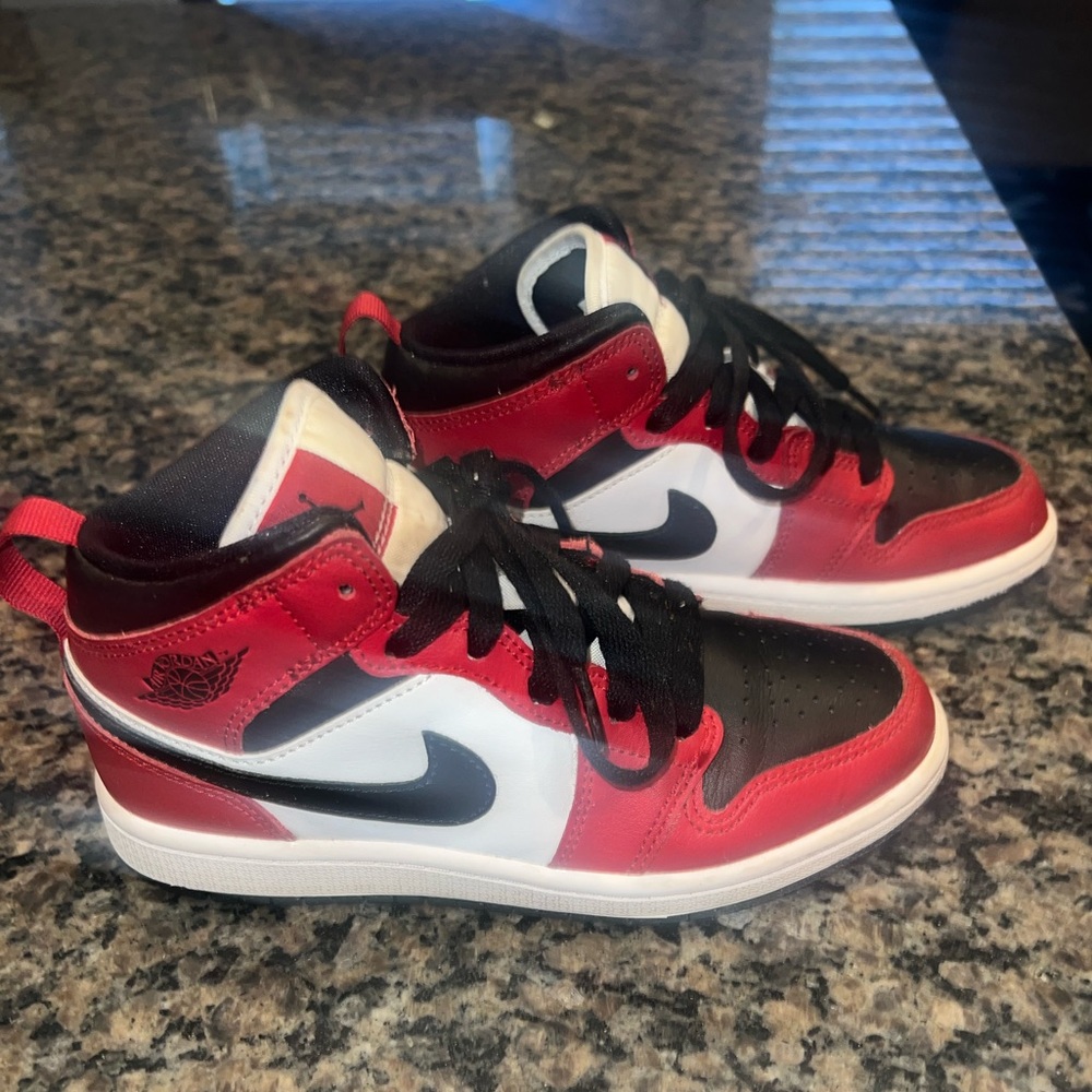 Nike Air Jordan shoes red/black/white